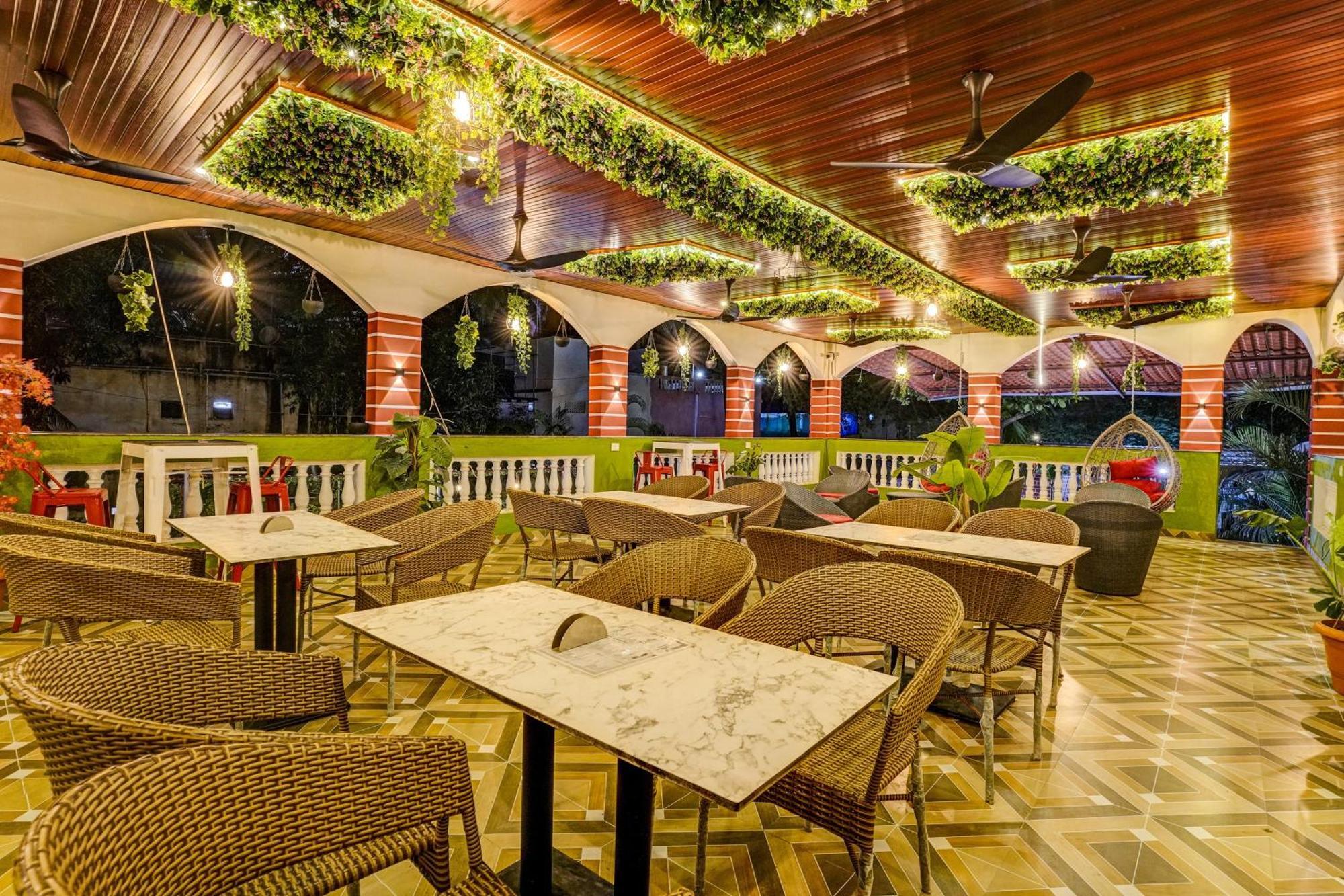 Collection O Palm Springs Beach Resort Mumbai Exterior foto
